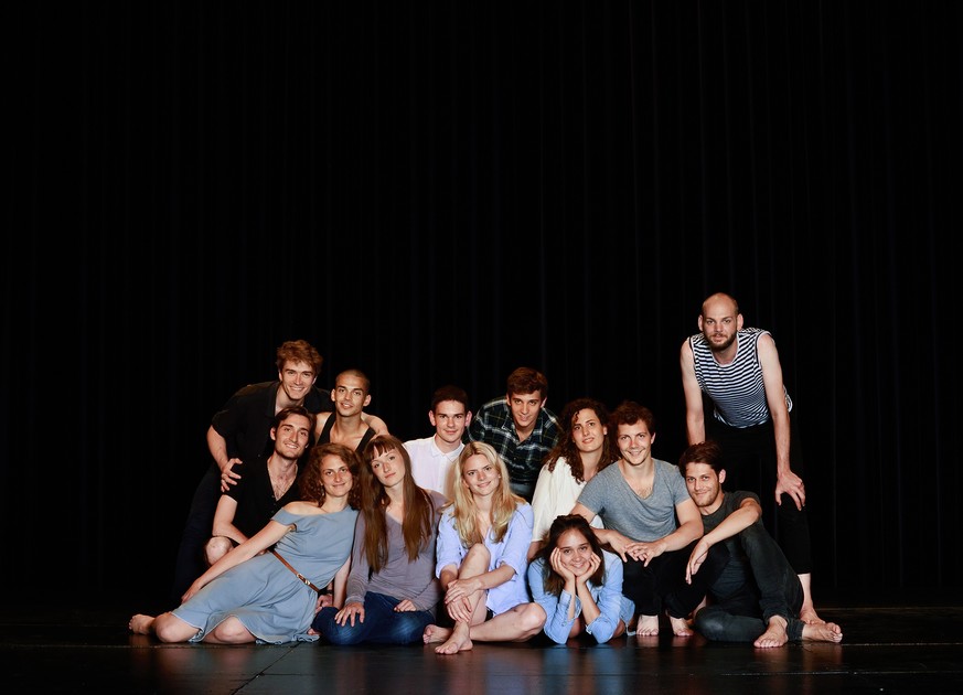 13 Schauspielschüler
Gruppenbild der Protagonisten
2015

Copyright: SRF/Tina Steinauer
NO SALES
NO ARCHIVES

Die Veröffentlichung im Zusammenhang mit Hinweisen auf die Programme von Schweizer Radio un ...