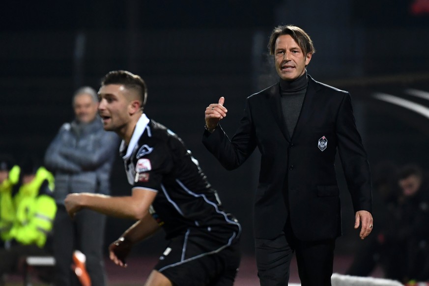 Lugano&#039;s coach Paolo Tramezzani, right, during the Super League soccer match between FC Lugano and the Grasshopper Club Zurich, at the Cornaredo stadium in Lugano, on Saturday, February 11, 2017. ...