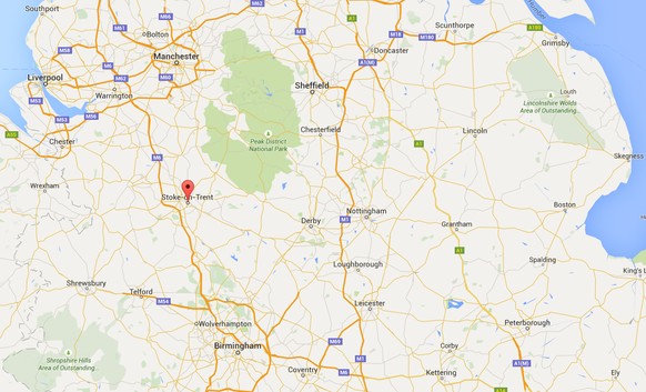 Stoke liegt ziemlich genau in der Mitte zwischen Birmingham und Manchester.