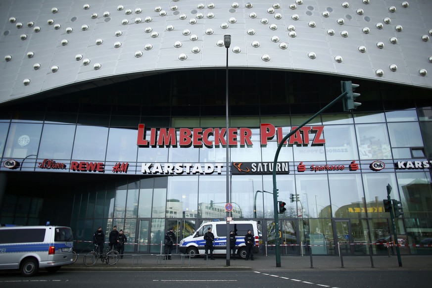 Police at the Limbecker Platz shopping mall in Essen, Germany, March 11, 2017, after it was shut due to attack threat. REUTERS/Thilo Schmuelgen