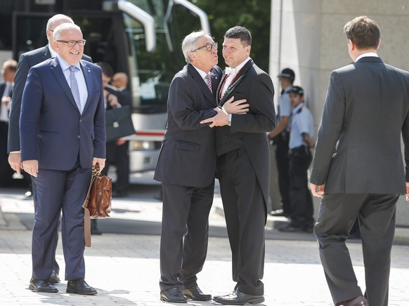epa04828920 EU Commission President Jean Claude Juncker (L) kisses a bailiff (R) as he arrives for the launch of the Luxembourg Presidency of the Council of the European Union 2015 in Luxembourg, 03 J ...