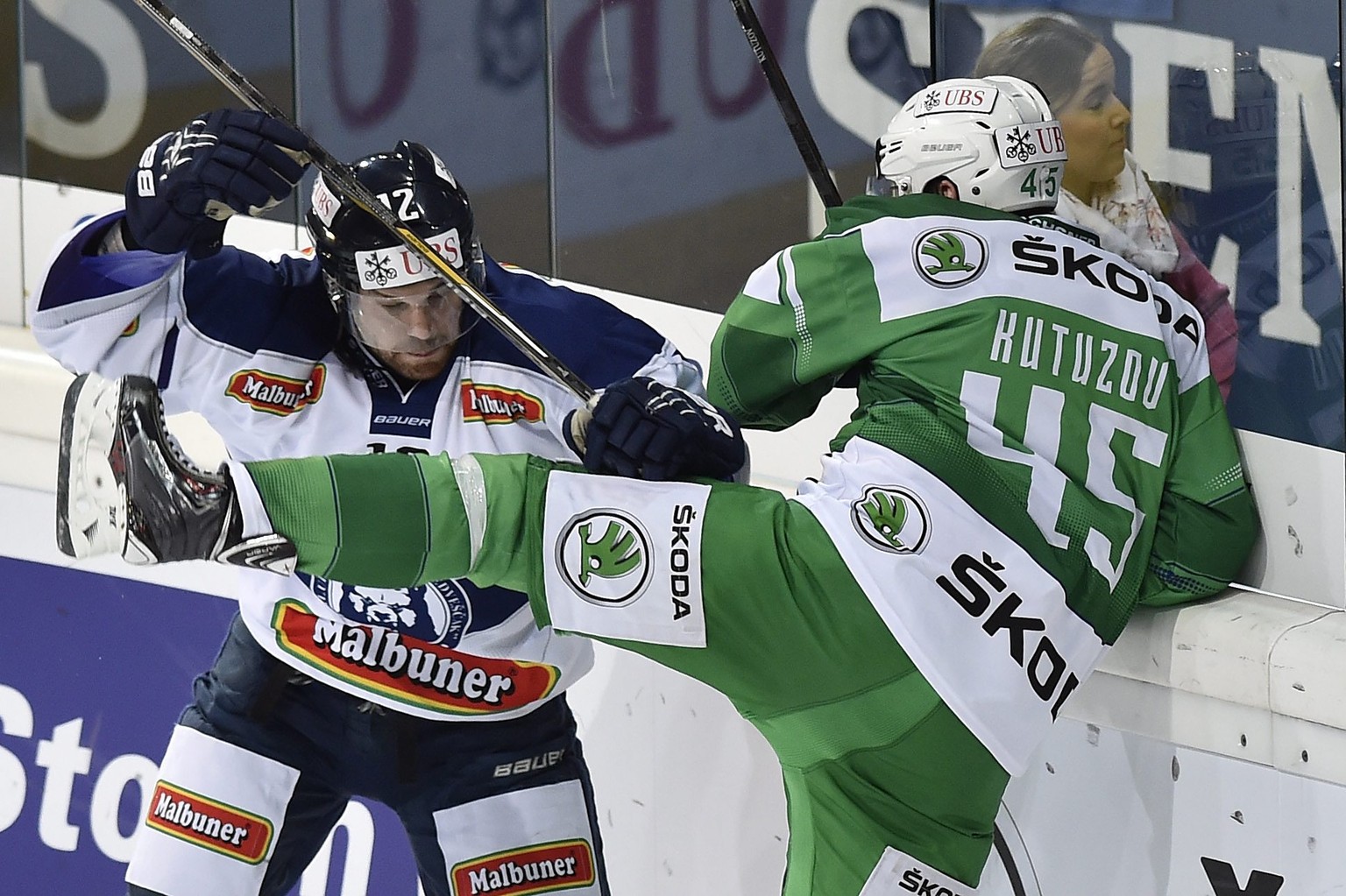 epa04542300 Ufa&#039;s Alexandr Kutuzov, right, fights for the puck against Zagreb&#039;s Brandon Segal during the game between Russia&#039;s HC Salavat Yulaev Ufa and Croatia&#039;s KHL Medvescal Zag ...