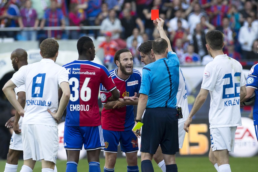 Ligatopskorer Shkelzen Gashi ist nicht der einzige Spieler, welcher im Klassiker rot sieht. 