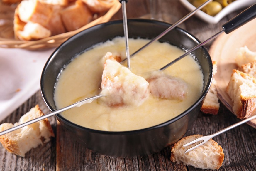 Ein Brot nimmt ein Viertel des Caquelons ein: Gier gehört nicht zum Fondue-Plausch.&nbsp;