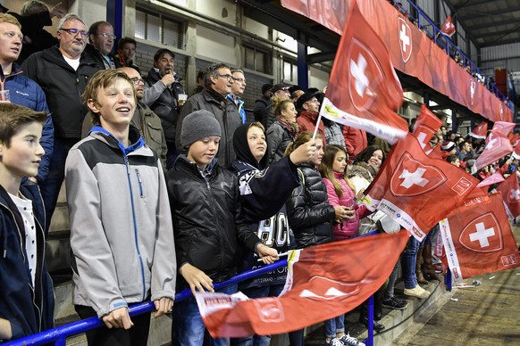 Swiss supporter cheer during a friendly ice hockey game between Switzerland and Denmark, at the ice hall in La Chaux-de-Fonds, Switzerland, Wednesday, 26. April 2017. (KEYSTONE/Peter Schneider)