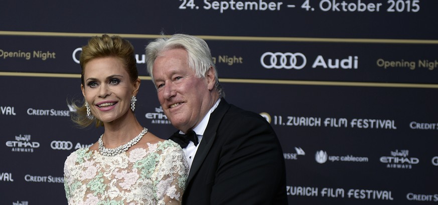 Der Schweizer Bauunternehmer Walter Beller, rechts, und seine Frau Irina posieren auf dem gruenen Teppich am Eroeffnung Abend des 11 Zurich Film Festival in Zuerich am Donnerstag, 24. September 2015.  ...