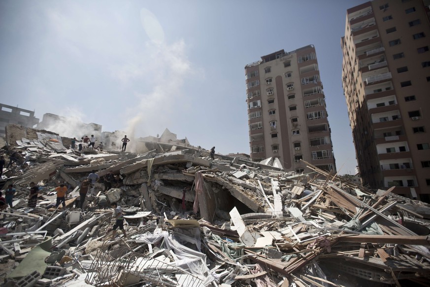 Trümmer, so weit das Auge reicht: Am Samstag machte die israelische Luftwaffe ein 13-stöckiges Hochhaus dem Boden gleich.&nbsp;