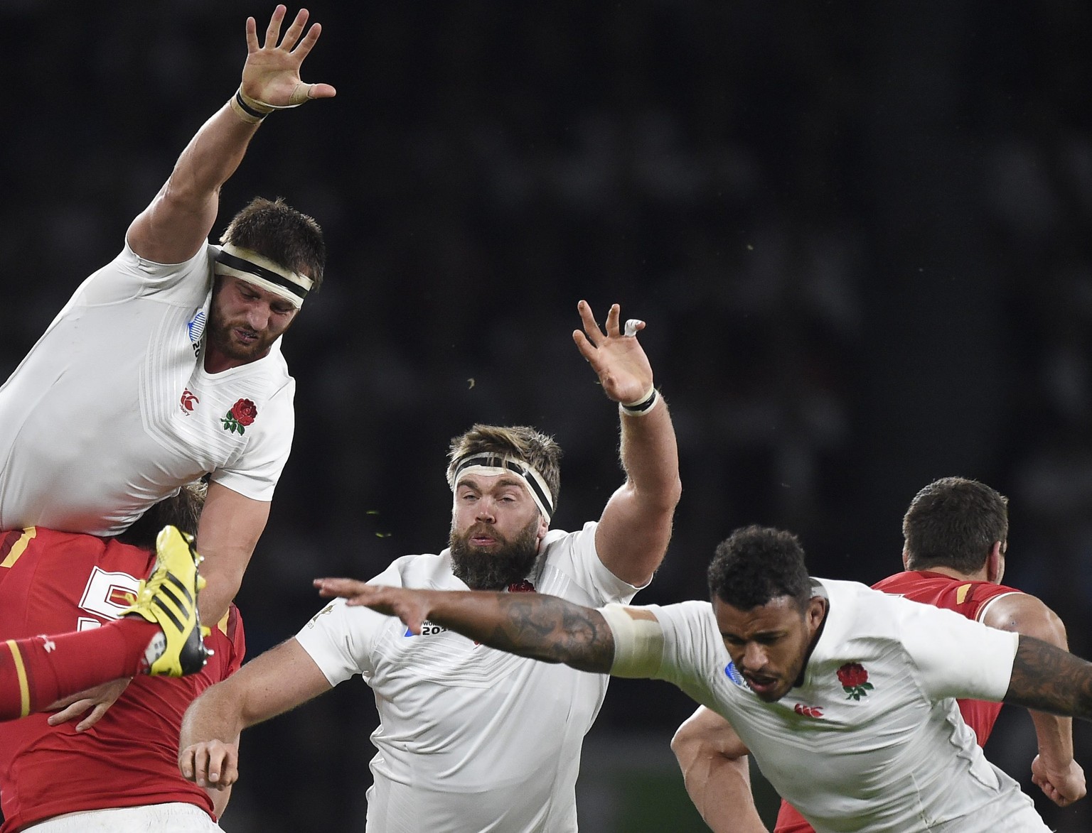 Wales gewinnt gegen England und bringt das Heimteam damit in ernsthafte Schwierigkeiten. 