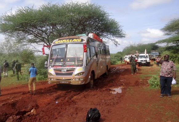 Extremisten der somalischen Terrorgruppe Al-Shabaab griffen im November 2014 einen Bus in Kenia rund 50 Kilometer von&nbsp;der Grenze zu Somalia entfernt an. Die Extremisten töteten 28 Passagiere, die ...