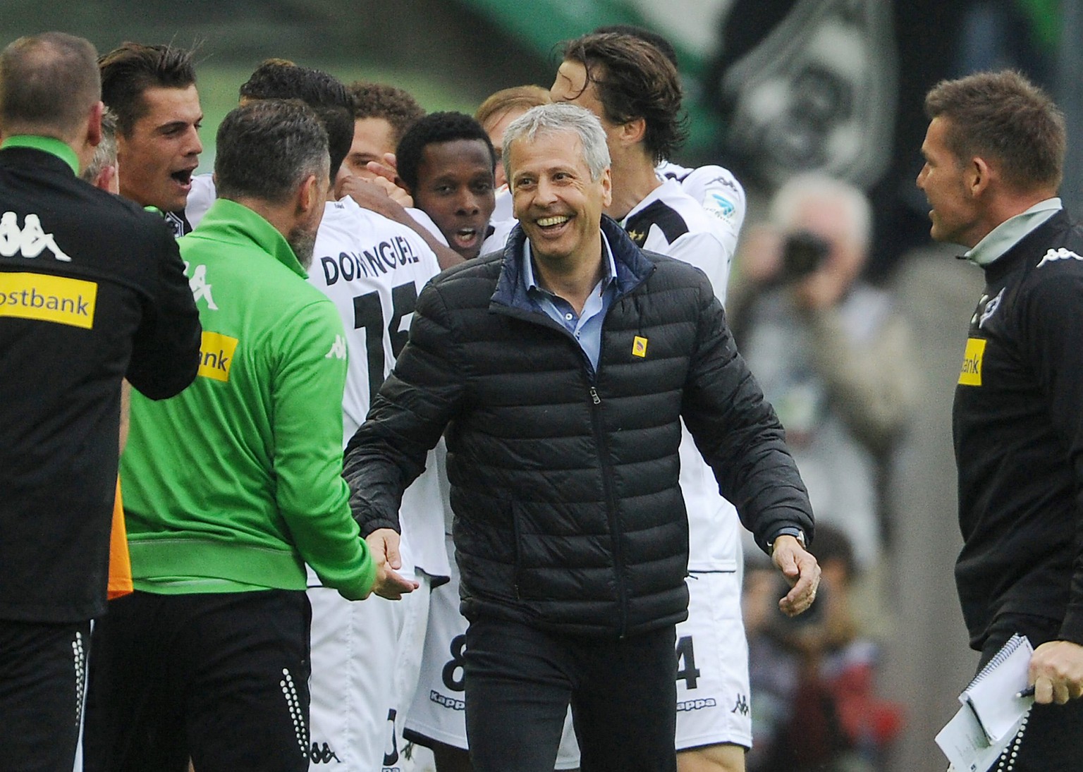 Lucien Favre hat Grund zur Freude: Er hat Gladbach zurück an die Spitze geführt.