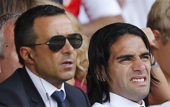 Ein Agent wie aus dem Bilderbuch. Mendes schaut sich am 30. August zusammen mit Klient Falcao das Spiel zwischen Monaco und Lille an. &nbsp;