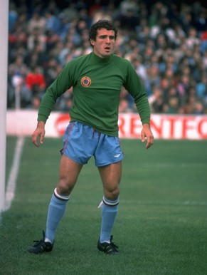 «Handschuhe? Brauche ich nicht!» Burridge 1976 als Goalie von Aston Villa.