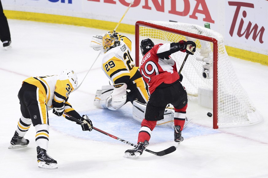 Ottawa Senators centre Derick Brassard (19) scores against Pittsburgh Penguins goalie Marc-Andre Fleury (29) as defenseman Mark Streit (32) tries to defend during the first period of game three of the ...