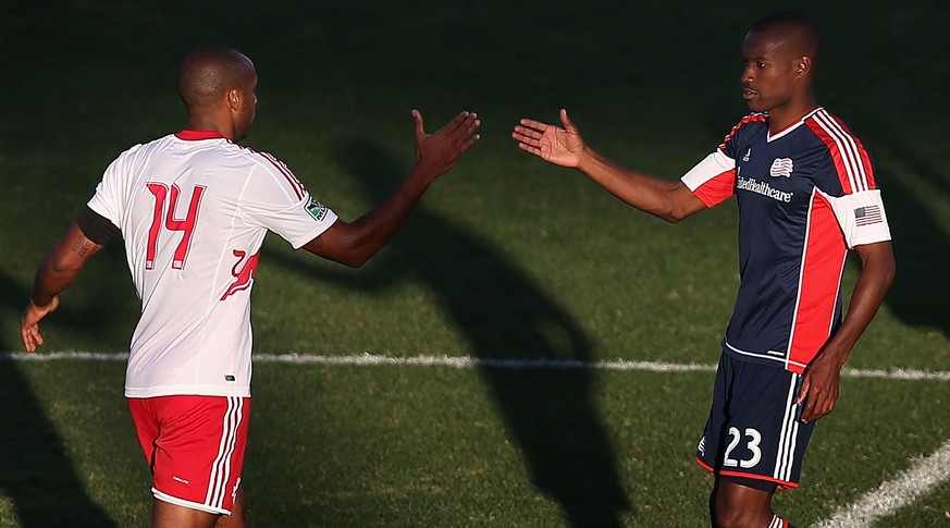 Shakehands mit dem Star: José Goncalves (rechts) im Jahr 2013 mit dem Franzosen Thierry Henry.