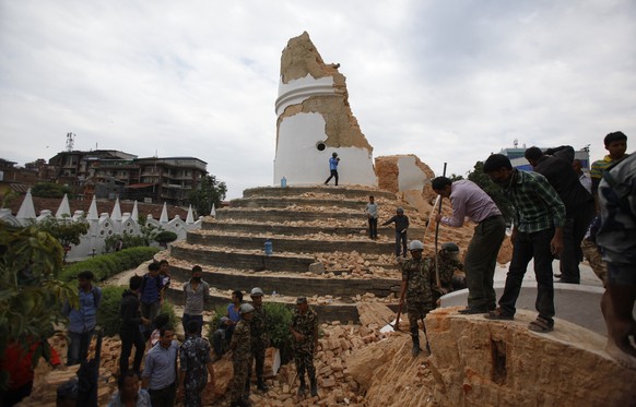 Der Dharahara-Turm fiel zusammen.