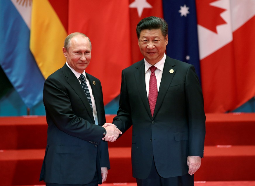 Chinese President Xi Jinping shakes hands with Russian President Vladimir Putin during the G20 Summit in Hangzhou, Zhejiang province, China September 4, 2016. REUTERS/Damir Sagolj