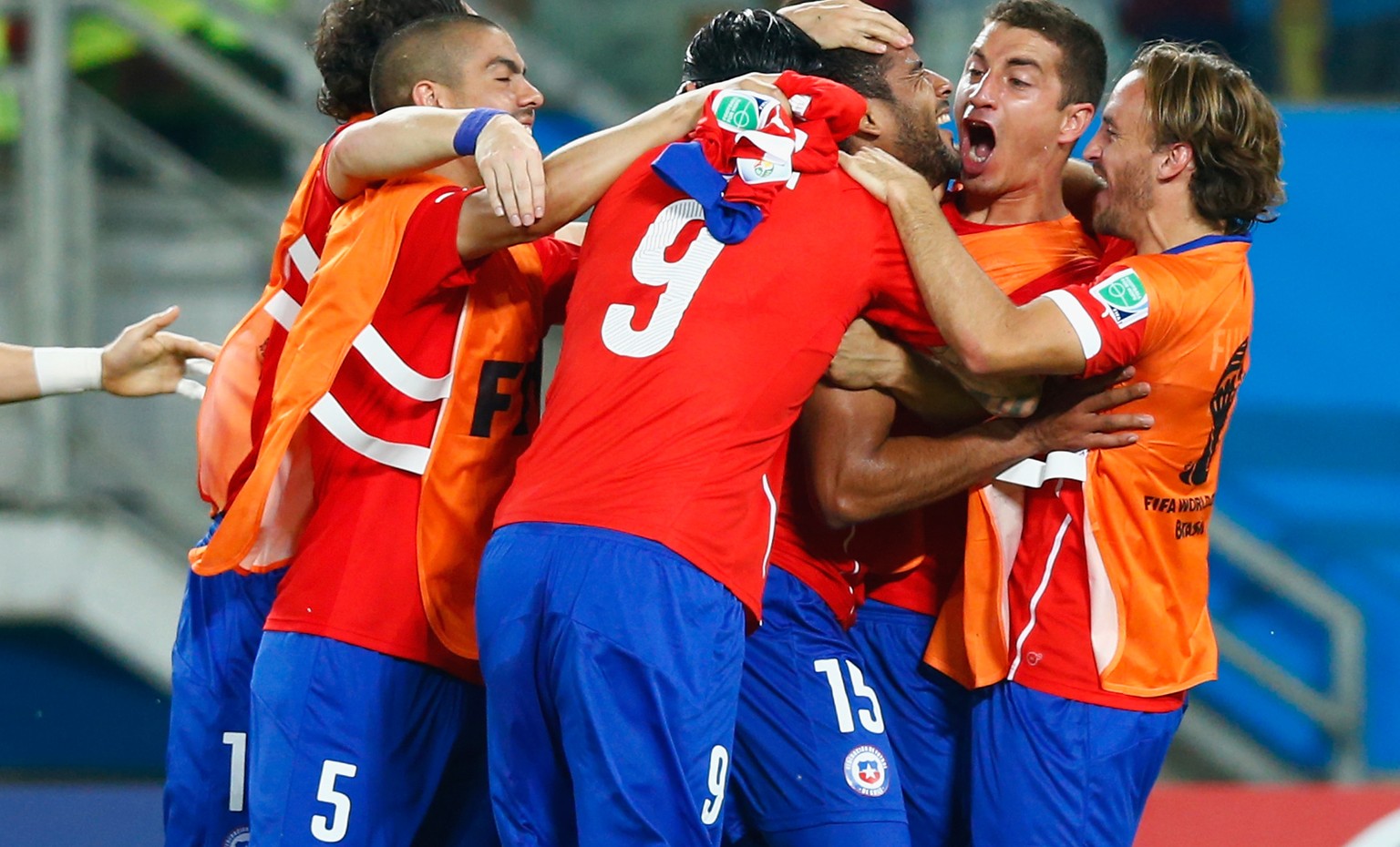 Chile freut sich nach dem 3:1-Auftaktsieg über Australien.