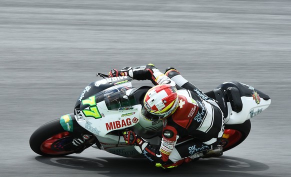 epa06141945 Swiss Moto2 rider Dominique Aegerter of Kiefer Racing Team in action during the Motorcycling Grand Prix of Austria at the Spielberg Ring in Spielberg, Austria, 13 May 2017. EPA/CHRISTIAN B ...