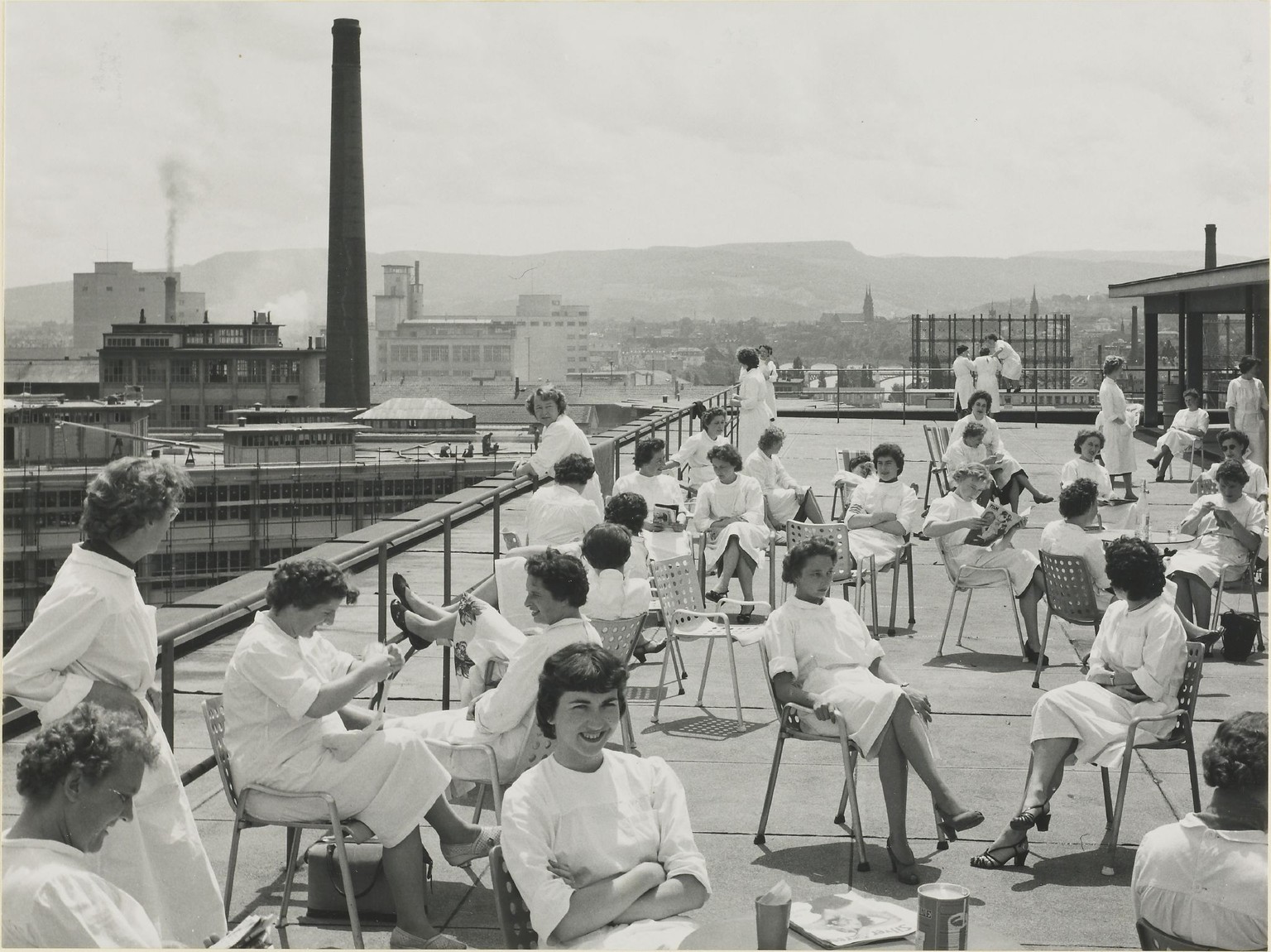 Siesta auf dem Façonnierungsgebäude der Sandoz 1961.