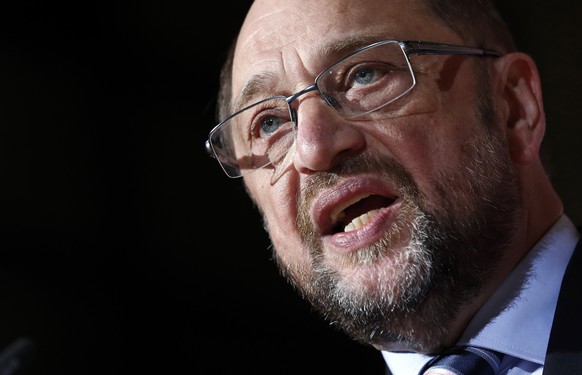 epa05827742 The designated leader of the Social Democratic Party (SPD) and candidate for chancellor, Martin Schulz gestures as he delivers a speech at the Youth Conference 2017 organised by the youth  ...