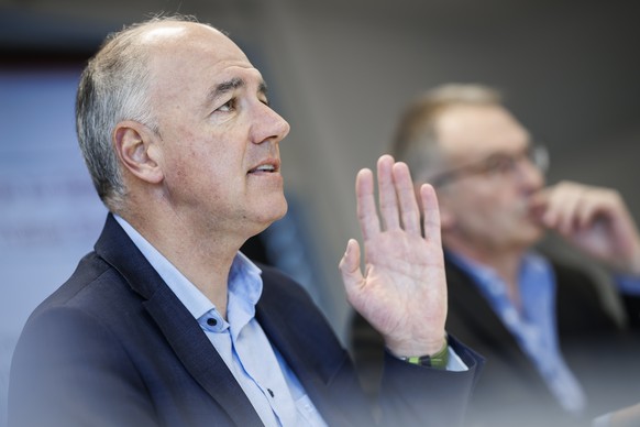 Nachrichten Linkding Christophe Darbellay, conseiller d'Etat valaisan, s'exprime lors d'une conference de presse au sujet de la strategie cantonale de l'education numerique dans les ecoles valaisannes  ...