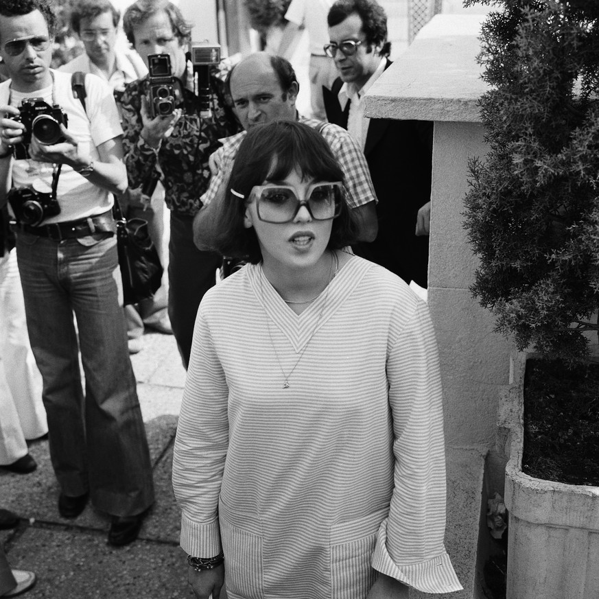1976: Hinter diesem 20-jährigen Brillentierchen verbirgt sich eine der schönsten Schauspielerinnen Frankreichs, nämlich Isabelle Adjani.