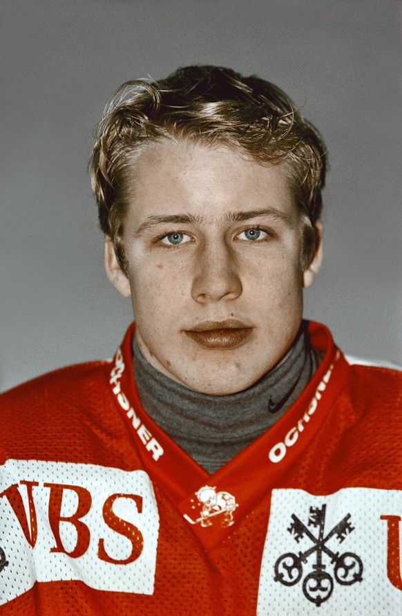 Mathias Seger, Eishockeyspieler im Dress der Schweizer Nationalmannschaft, aufgenommen am 4. November 1998. (KEYSTONE/Michele Limina)