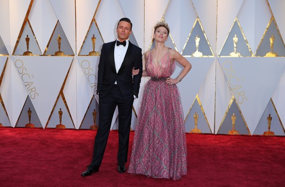 89th Academy Awards - Oscars Red Carpet Arrivals - Hollywood, California, U.S. - 26/02/17 - Actress Scarlett Johansson and Romain Dauriac. REUTERS/Mike Blake