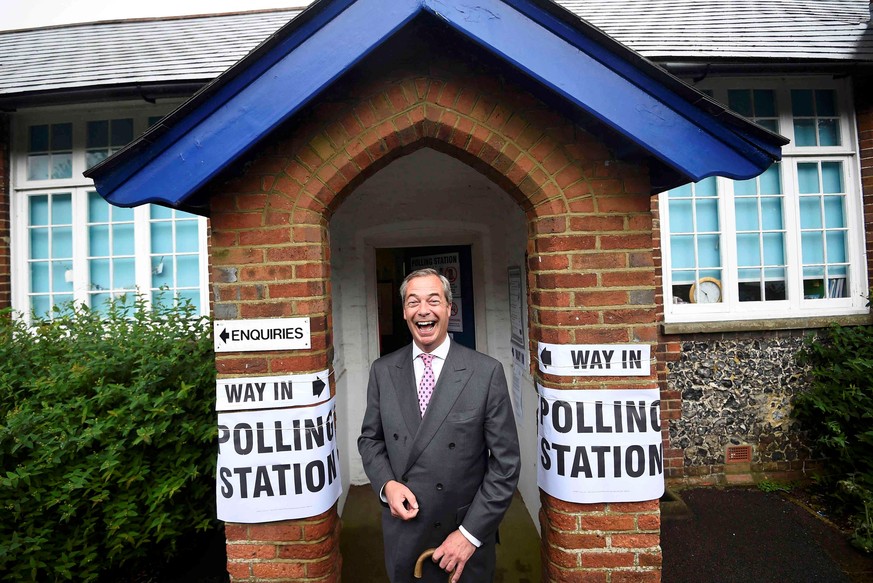 Nigel Farage, the leader of the United Kingdom Independence Party (UKIP), arrives to vote in the EU referendum, at a polling station in Biggin Hill, Britain June 23, 2016. REUTERS/Dylan Martinez/File  ...