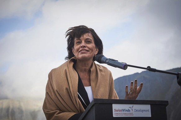 La conseillere federale Doris Leuthard lors de l&#039;inauguration de fin de chantier du Parc eolien des Gries au Nufenen ce vendredi 30 septembre 2016 au Gries. Le parc reunit quatre eoliennes et pro ...