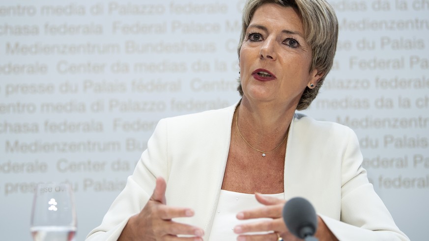 Bundesraetin Karin Keller-Sutter, spricht an einer Medienkonferenz ueber die Begrenzungsinitiative, am Montag, 22. Juni 2020, in Bern. Das Schweizer Stimmvolk hat am 27. September ueber diese Vorlage  ...