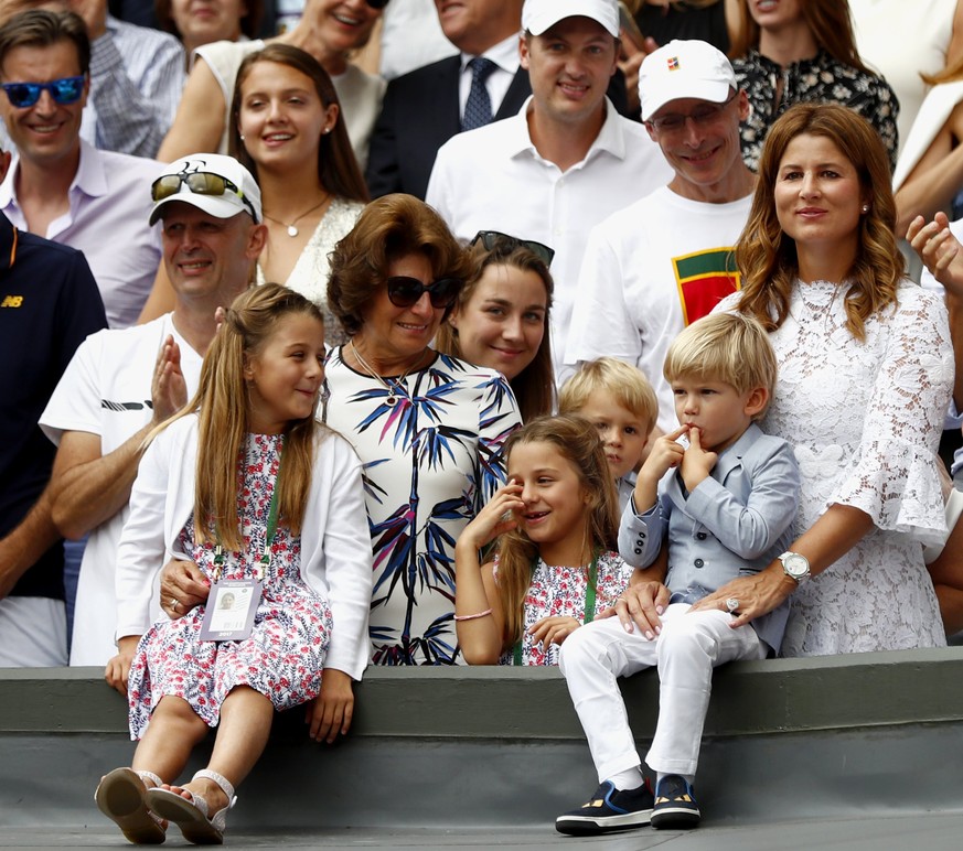 epa06091312 Roger Federer&#039;s wife Mirka (C) and the children react after Roger Federer of Switzerland won against Marin Cilic of Croatia during the Men&#039;s final match for the Wimbledon Champio ...
