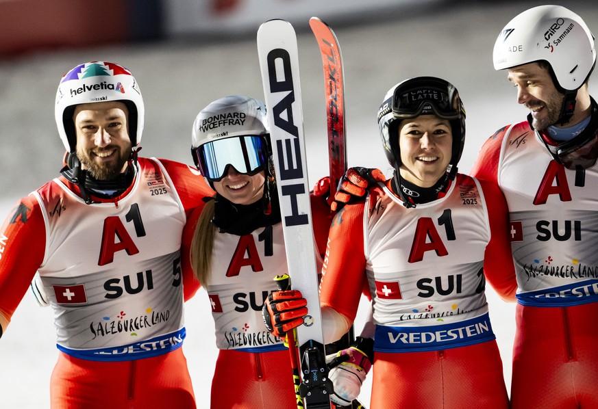 Nachrichten Linkding Silver medalists Luca Aerni, Delphine Darbellay, Wendy Holdener and Thomas Tumler of Switzerland, from left to right, celebrate during the big final against team of Italy at the 2025 FIS Alpine World  ...