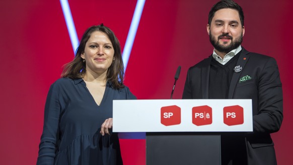 Les deux Co-presidents du PS Suisse, Mattea Meyer, gauche et Cedric Wermuth, droite, posent, lors de l&#039;assemblee du congres du Parti socialiste (PS) Suisse, ce samedi 5 fevrier 2022 a Palexpo Gen ...