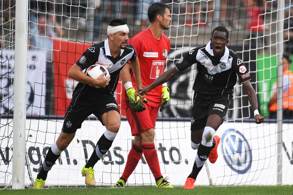 Lugano&#039;s player Assan Ceesay, right, celebrates the 1-2 goal during the Super League soccer match FC Lugano against FC Lucerne, at the Cornaredo stadium in Lugano, Saturday, July 23, 2016. (KEYST ...