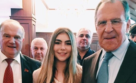 Mariana Naumowa mit dem russischen Aussenminister Sergei Lawrow (rechts) und dem Vorsitzenden der russischen kommunistischen Partei Gennadi Sjuganow.