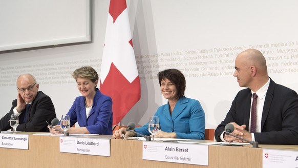 Gute Laune bei Simonetta Sommaruga und Doris Leuthard bei der gestrigen Pressekonferenz im Bundeshaus.