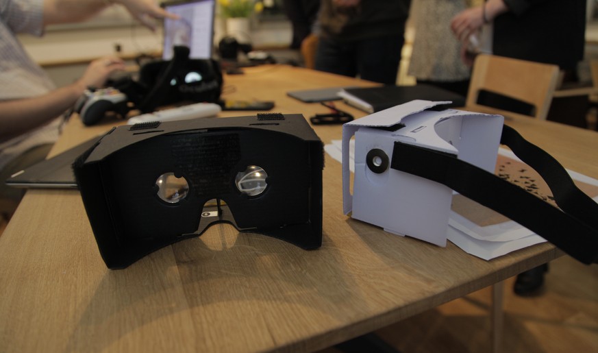 Googles günstige Virtual-Reality-Brille aus Karton funktioniert mit dem eigenen Smartphone.