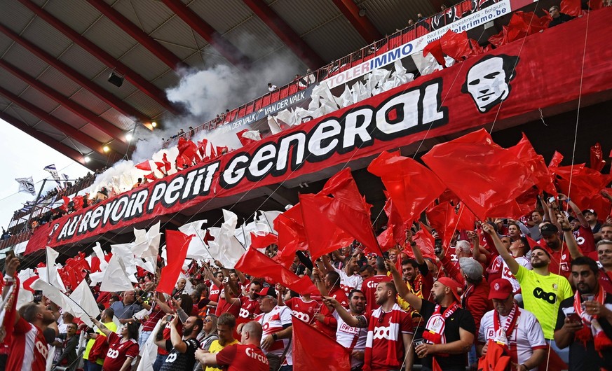 IMAGO / Panoramic International

LIEGE, BELGIUM - SEPTEMBER 19 : illustration picture of tifo - tribute to Wilfried Van Moer during the Jupiler Pro League match between Standard and Anderlecht on Sept ...