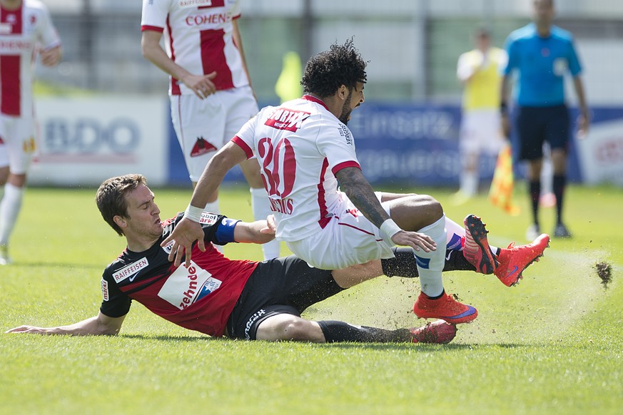 Der Kampf stimmt bei Sandro Burki gegen Carlitos – für Punkte reicht es dem FC Aarau trotzdem nicht.