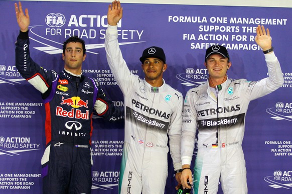 Lewis Hamilton wird flankiert von Nico Rosberg und Daniel Ricciardo.