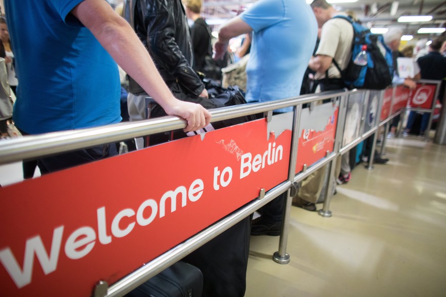 epa06199758 Travelers cue waiting for information after their Air Berlin or Etihad flight was cancelled at Tegel Airport in Berlin, Germany, 12 September 2017. Around 100 flights of German carrier Air ...