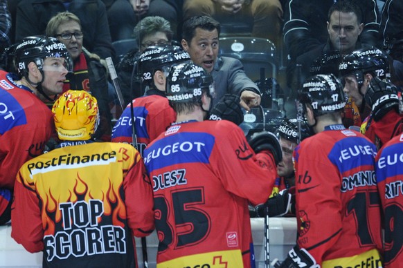 Guy Boucher ist mit vollem Einsatz bei der Sache.