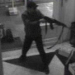 Der Täter von Brüssel, festgehalten von einer Überwachungskamera, kurz bevor er am 24. Mai 2014 das Jüdische Museum betritt und ein Blutbad anrichtet.&nbsp;