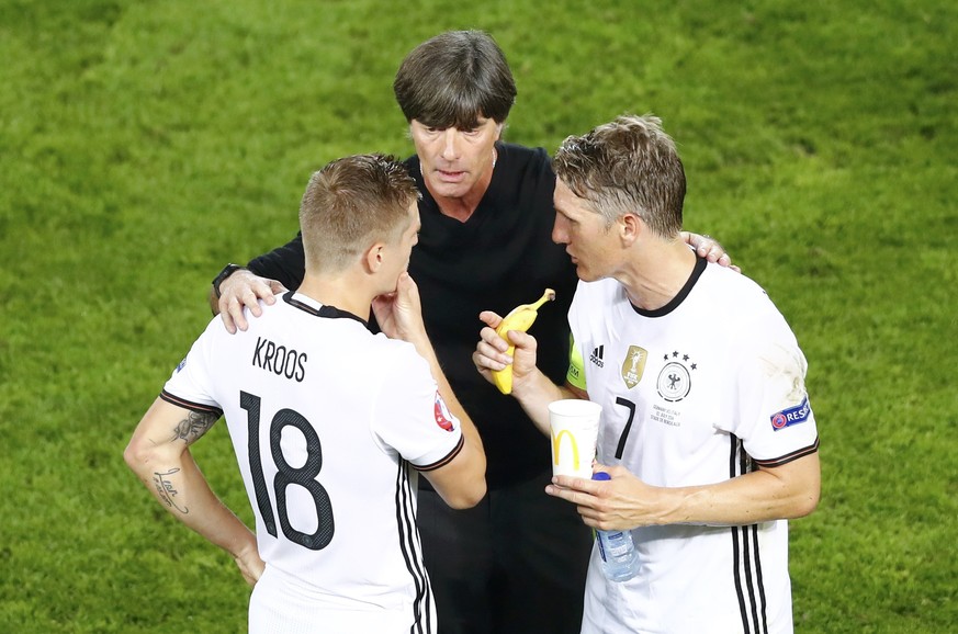 Jogi Löw musste wegen zwei Verletzungen viel umstellen.