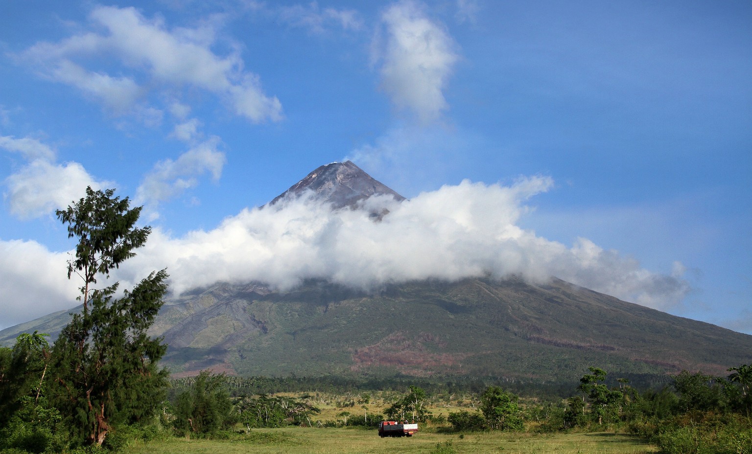 Ausbruch steht unmittelbar bevor &nbsp;– Vulkan Mayon in einer Aufnahme vom 16. September&nbsp;