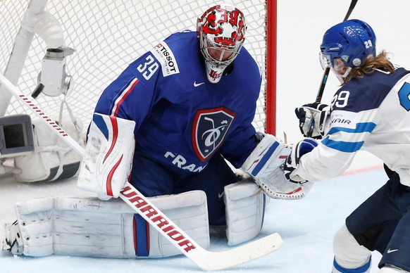 Hier bezwingt Youngster Laine den französischen Oldie vom HC Lausanne, Cristobal Huet.