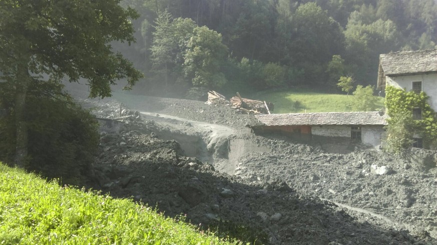 Bergeller Bergdorf Bondo wird wegen Bergsturz evakuiert
Das Bergdof Bondo im bündnerischen Bergell wird evakuiert. In der Nähe des 200-Seelen-Ortes ist am Mittwochvormittag ein Bergsturz niedergegange ...