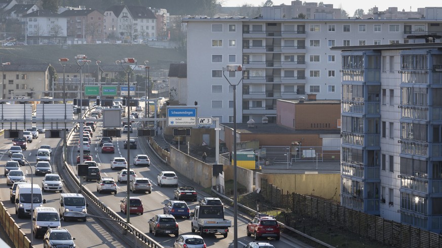 Entertainment news Celebrity gossip Movie and TV show updates Latest celebrity news Trending entertainment stories ARCHIV - ZU DEN THEMEN AN DER SOMMERSESSION DER EIDGENOESSISCHEN RAETE AM DIENSTAG, 18. JUNI 2019, STELLEN WIR IHNEN FOLGENDES BILDMATERIAL ZUR VERFUEGUNG - View onto the highway section A1L between t ...