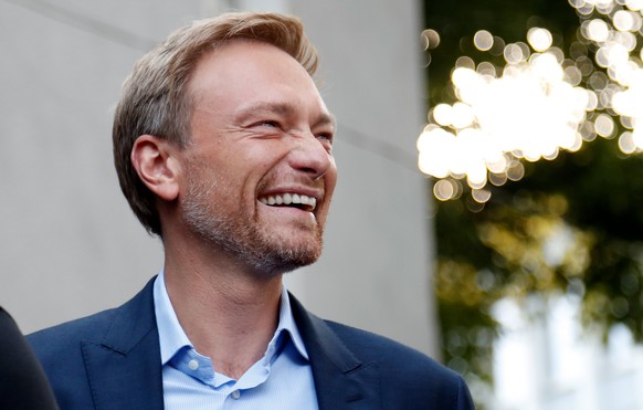 epa06160624 Christian Lindner, Chairman of the German Free Democratic Party (FDP) attends a FDP election campaign event in Luedenscheid, Germany, 24 August 2017. Lindner is on election campaign tour f ...